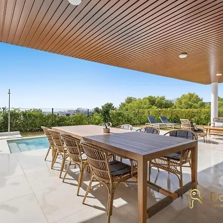 Con Jardin Y Piscina Privada En Higueron West 아파트