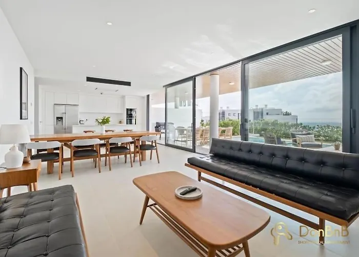 Con Jardin Y Piscina Privada En Higueron West