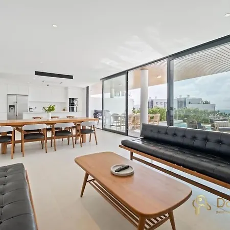 Con Jardin Y Piscina Privada En Higueron West